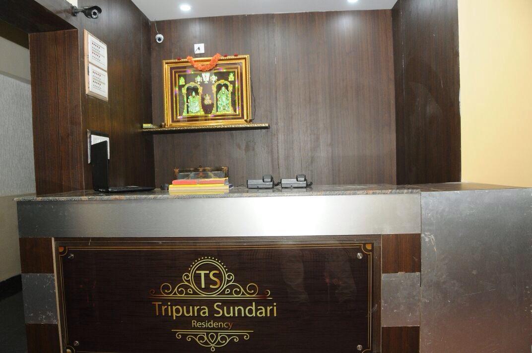 Tripura Sundari Residency Hotel Madanapalle Buitenkant foto