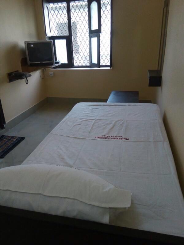 Tripura Sundari Residency Hotel Madanapalle Buitenkant foto